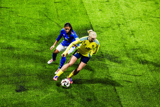 Melissa Bellucci of Italy and Wilma Leidhammar of Sweden