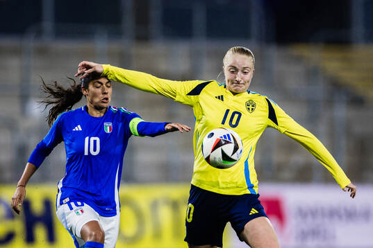 Melissa Bellucci of Italy and Wilma Leidhammar of Sweden