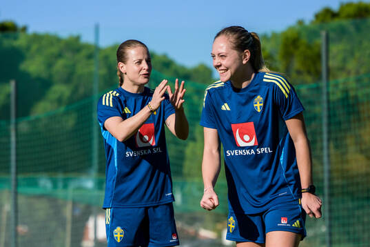 Anna Alvegård and Alice Bergström of the women's national