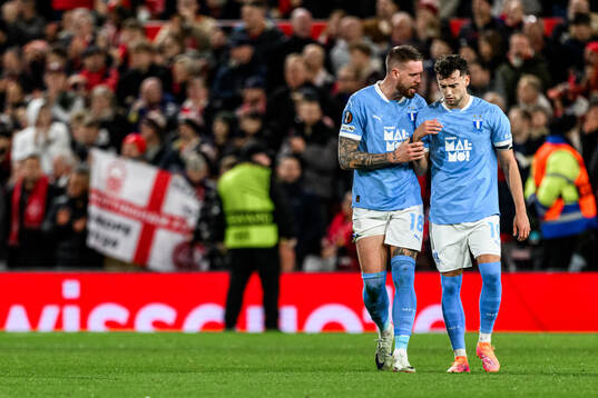 Pontus Jansson and Colin Rösler look dejected