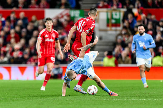 Nikola Milenkovic of Nottingham Forest and Daniel