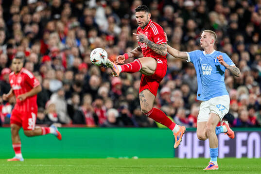 Morato of Nottingham Forest and Daniel Gudjohnsen of Malmö