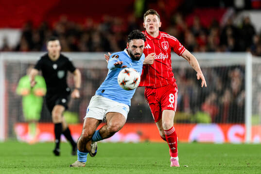 Sead Haksabanovic of Malmö FF and Elliot Anderson of