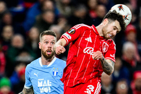 Pontus Jansson of Malmö FF and Neco Williams of Nottingham