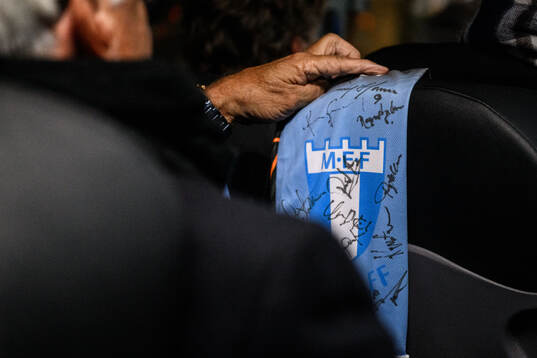 A scarf with autographs