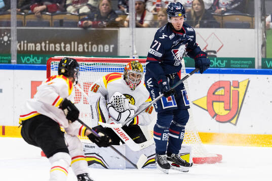 Brynäs målvakt Damian Clara och Linköpings Eskild Bakke