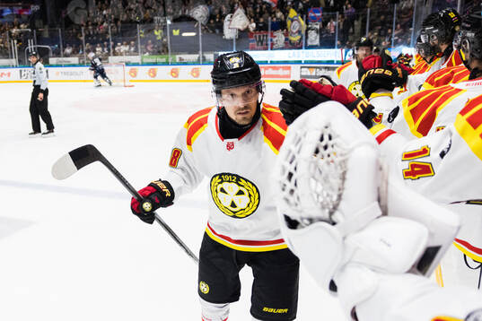 Brynäs Johannes Kinnvall jublar