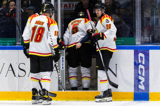 Brynäs Michal Kempny har ont och lämnar planen