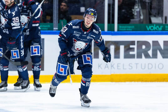 Linköpings Oliver Johansson jublar