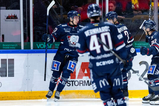 Linköpings Oliver Johansson jublar