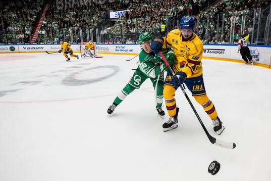 Rögles Marwin Jarbsjö och Djurgårdens Albin Grewe