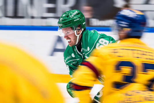 Rögles Filip Johansson har ont