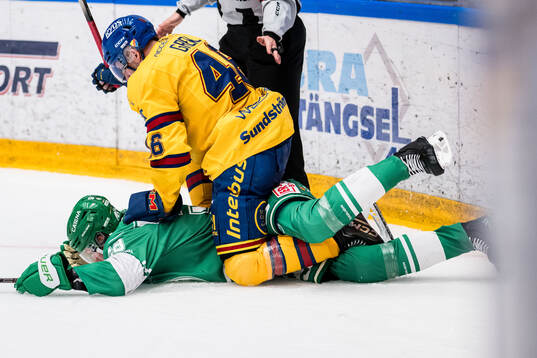 Rögles Filip Johansson och Djurgårdens Albin Grewe