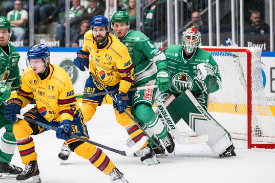Djurgårdens Ludvig Rensfeldt  och Rögles Paul LaDue