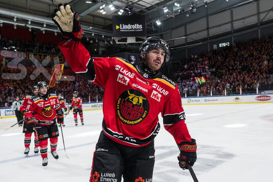 Luleås Ben Tardif jublar