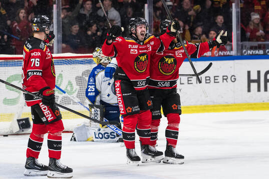 Luleås Ben Tardif jublar