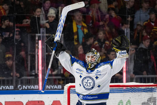 Leksands målvakt Robin Christoffersson jublar