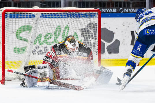Leksands Nolan Stevens sätter 3-2 på Luleås målvakt