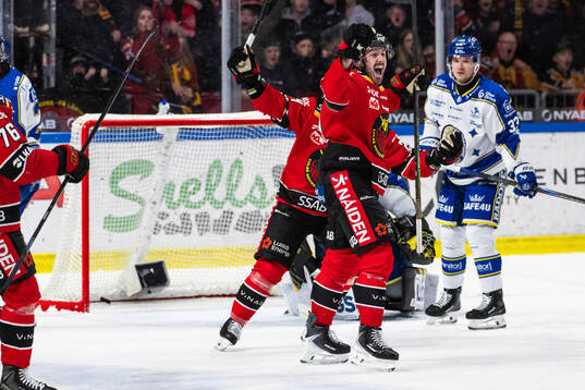 Luleås Ben Tardif jublar