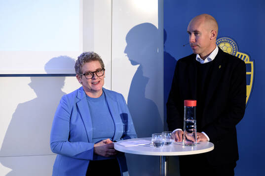 s ordförande Simon Åström