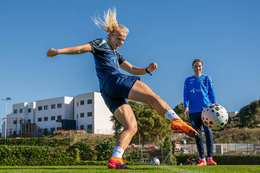 Emilie Woldvik and assistant coach Ingvild Stensland of the
