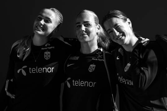 Goalkeeper Selma Panengstuen, Cathinka Tandberg and