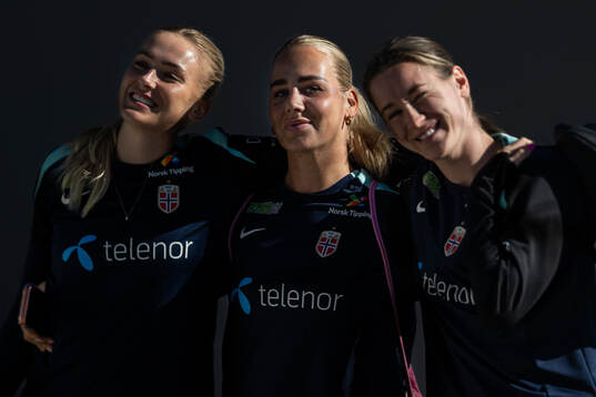 Goalkeeper Selma Panengstuen, Cathinka Tandberg and