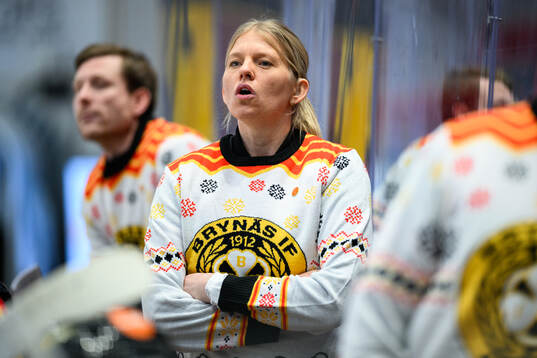 Brynäs assisterande tränare Josefine Jakobsen