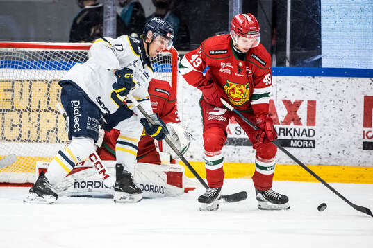 Södertäljes Carter Ashton och Moras Joel Olerot