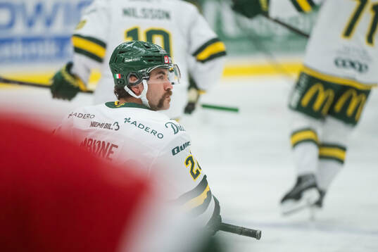 Björklövens Mathew Maione innan ishockeymatchen i