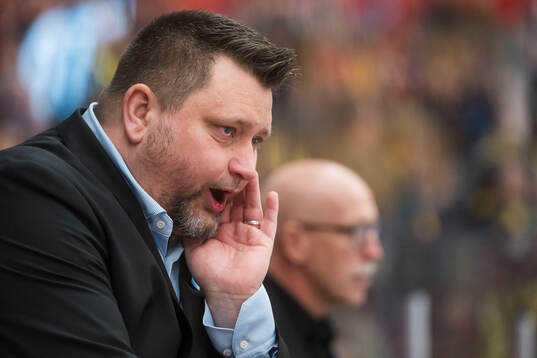 Modos tränare Mattias Karlin