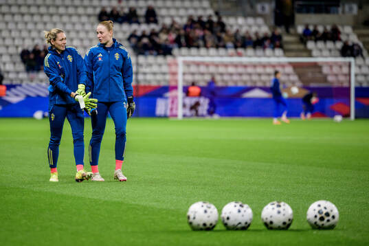 Goalkeeper Jennifer Falk and goalkeeper Tove Enblom of