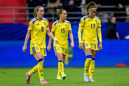 Kosovare Asllani, Julia Zigiotti Olme and Felicia Schröder