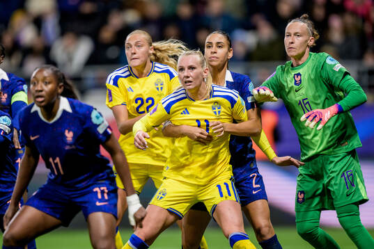 Elma Junttila Nelhage and Stina Blackstenius of Sweden