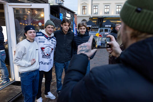 Linköpings Jakub Vrana och besökare