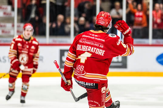 Kalmars Peter DiLiberatore jublar