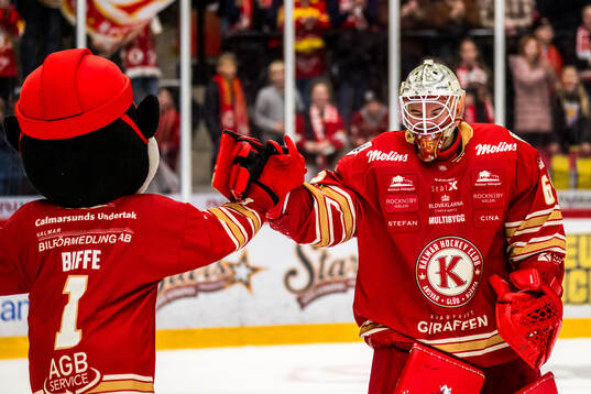 Kalmars målvakt Jacob Crespin jublar