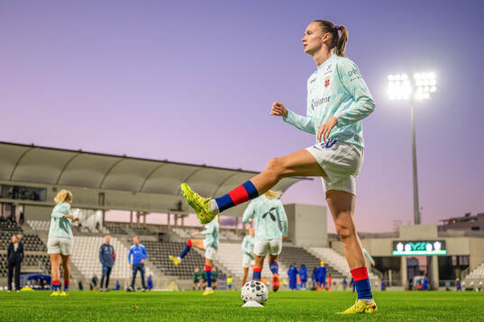 Caroline Graham Hansen of Norway warms up