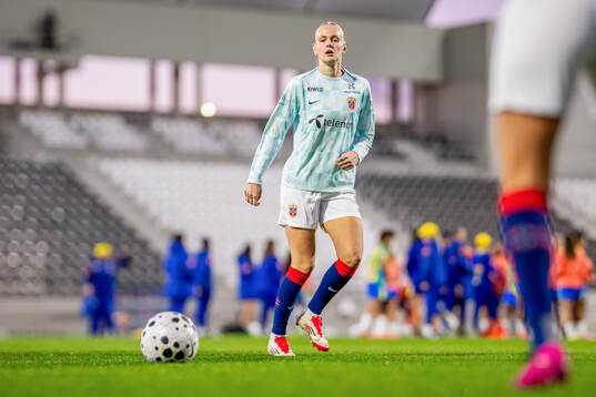 Karina Sævik of Norway warms up