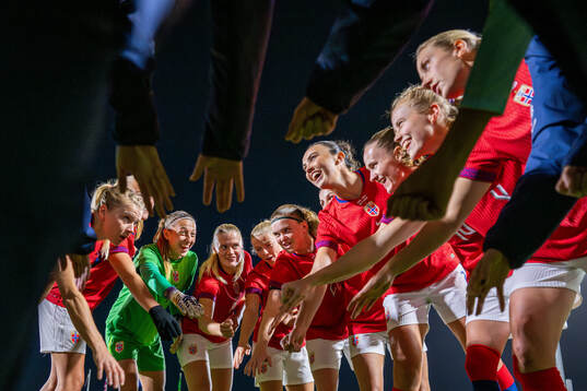 Goalkeeper Cecilie Fiskerstrand, Mathilde Harviken, Justine