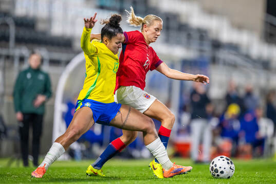 Isabela Chagas of Brazil and Lisa Naalsund of Norway