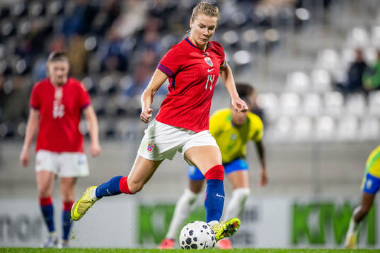 Ada Hegerberg of Norway scores the 3-1 goal