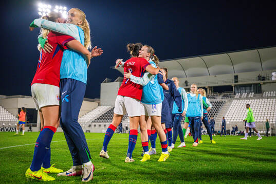Goalkeeper Selma Panengstuen, Ingrid Syrstad Engen,