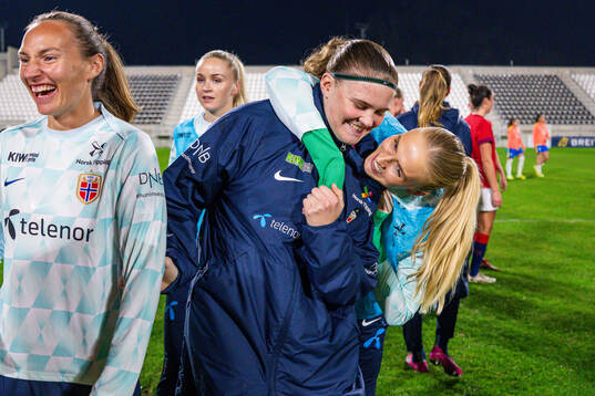 Marit Bratberg Lund, Signe Gaupset and goalkeeper Selma