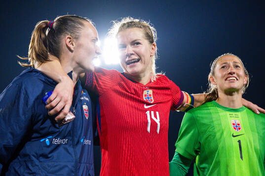 Caroline Graham Hansen, Ada Hegerberg and goalkeeper