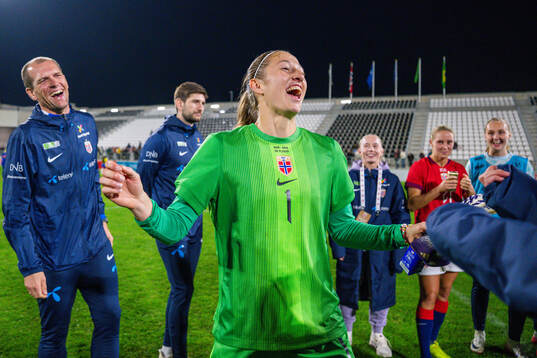 Doctor Trygve Hunemo and goalkeeper Cecilie Fiskerstrand of