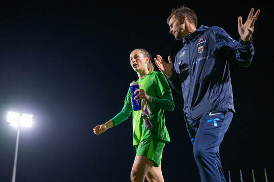 Goalkeeper Cecilie Fiskerstrand and goalkeeper coach Jon