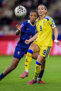 Onema Grace Geyoro of France and Kosovare Asllani of Sweden
