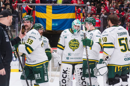 Björklövens målvakt Olle Eriksson Ek och Lucas Nordsäter