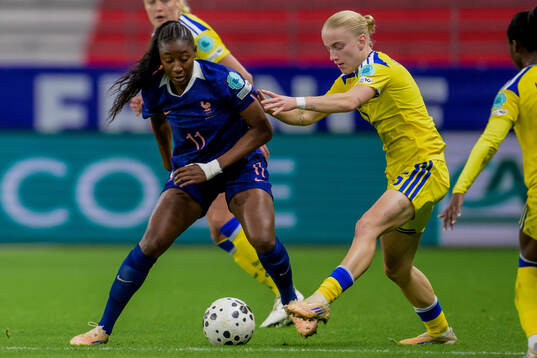 Kadidiatou Diani of France and Anna Sandberg of Sweden